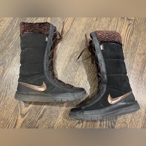 Nike • Winter Hi Lace Up Faux Fur Sneaker Boots (9) run small